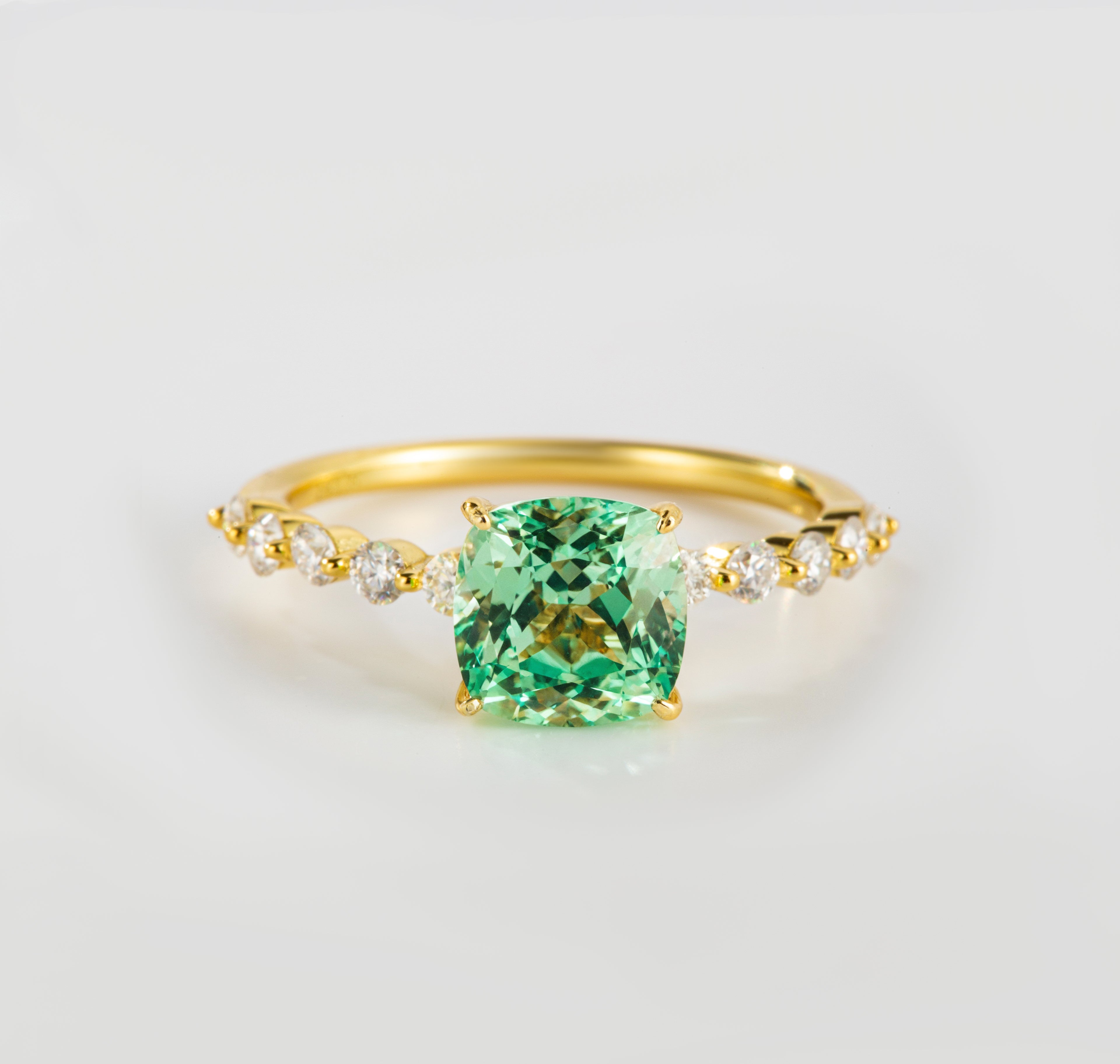 Mint Green Sapphire Lumière Flottante Ring | Alvaura