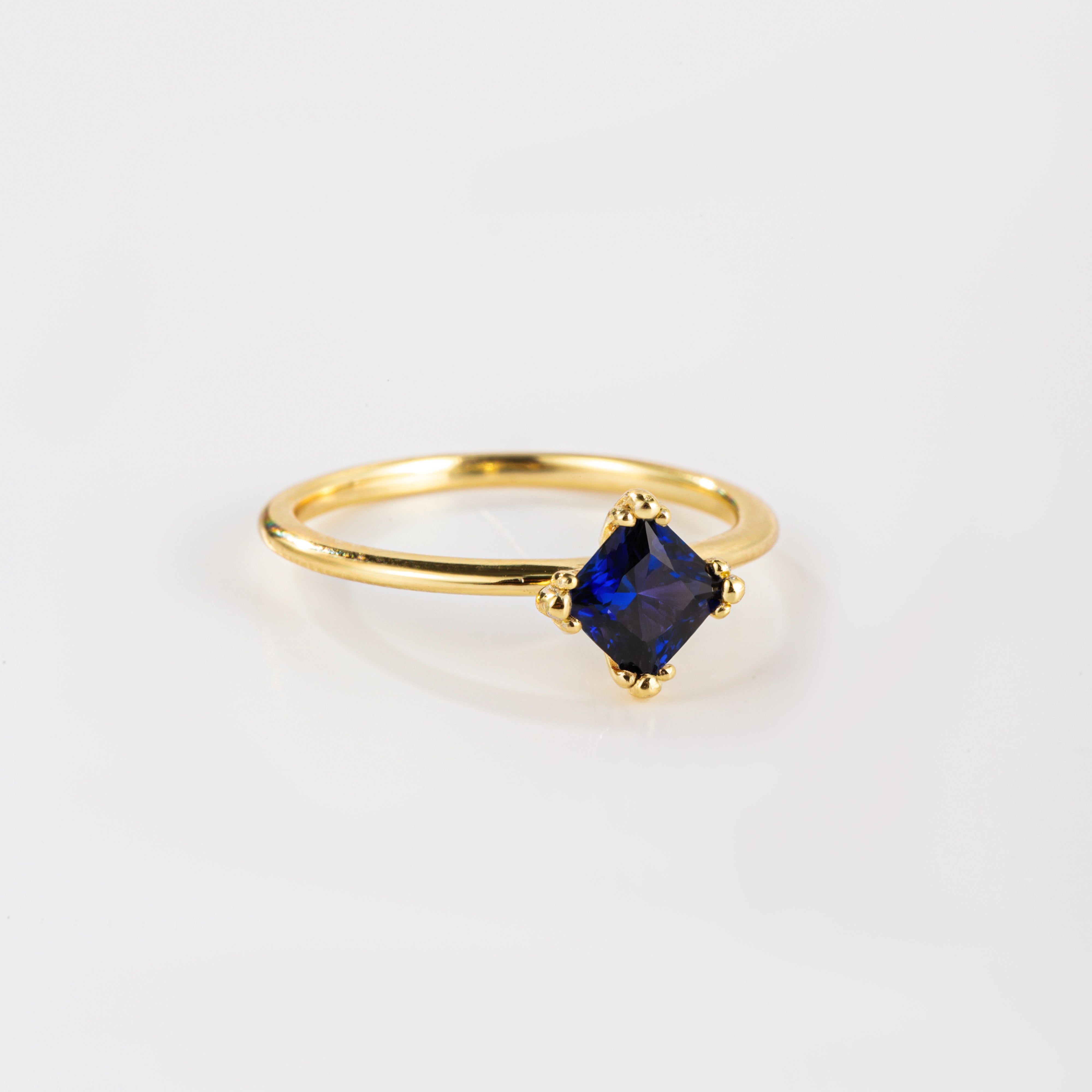 Royal Blue Sapphire Solitaire Ring | Alvaura