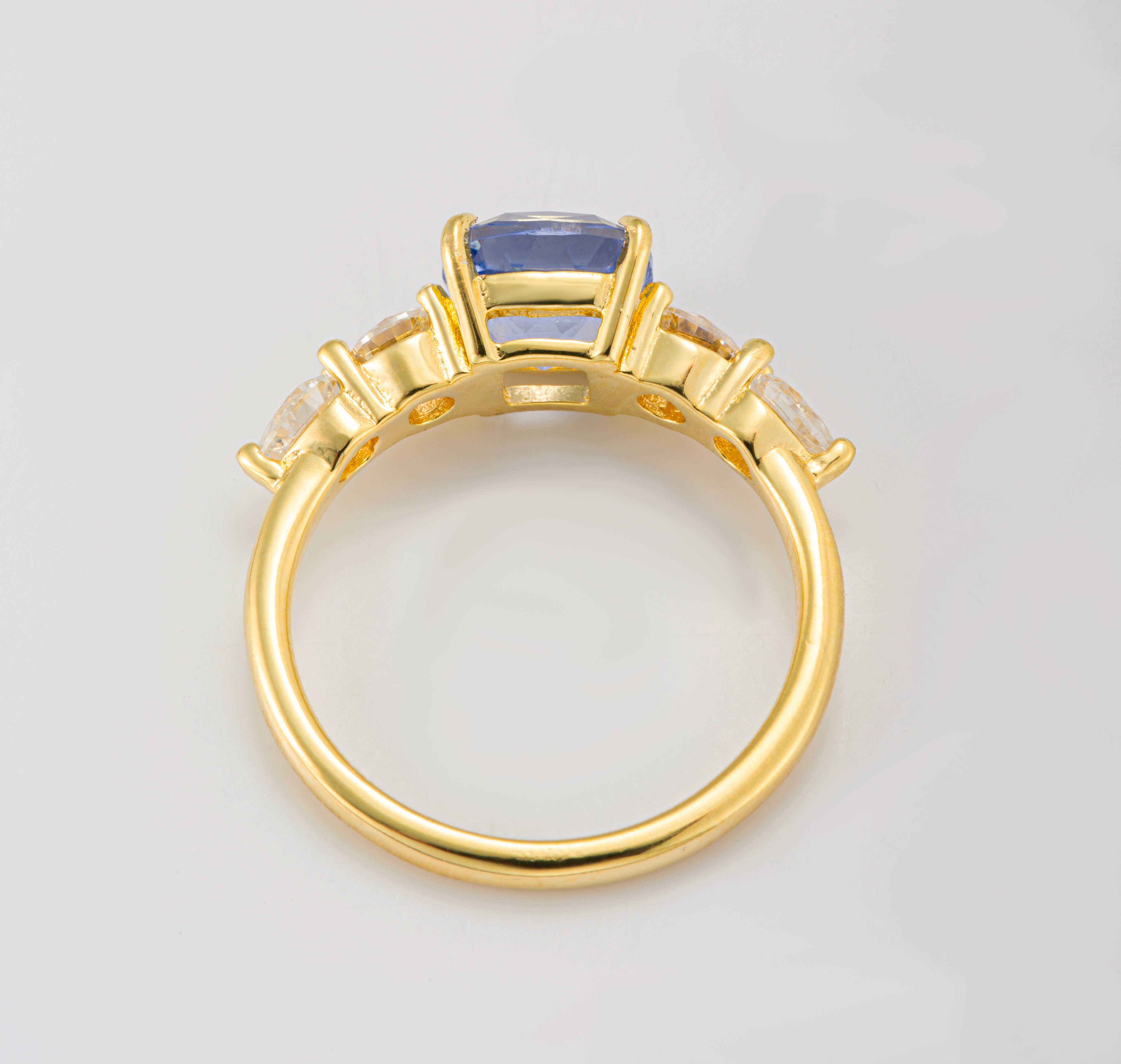 Misty Cornflower Sapphire Aligné Ring | Alvaura