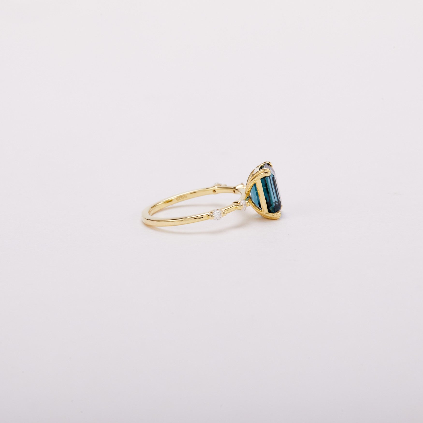 Tidal Lagoon Floating Ring - Emerald Cut