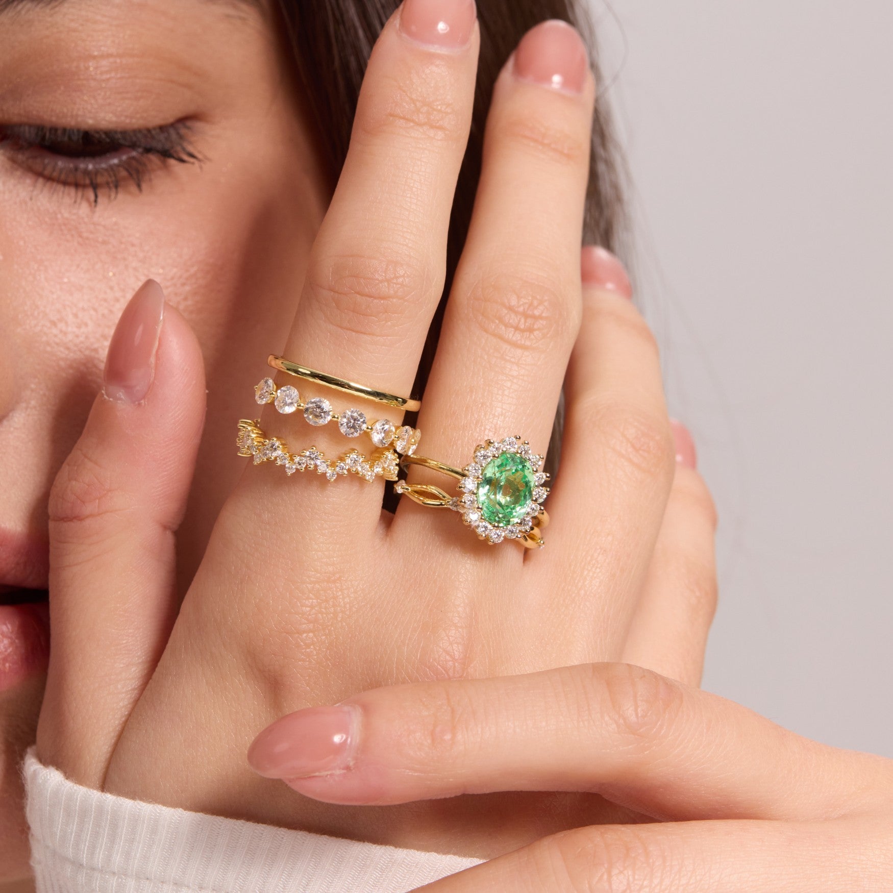 Vivid Mint Green Bud Halo Ring - Oval Brilliant