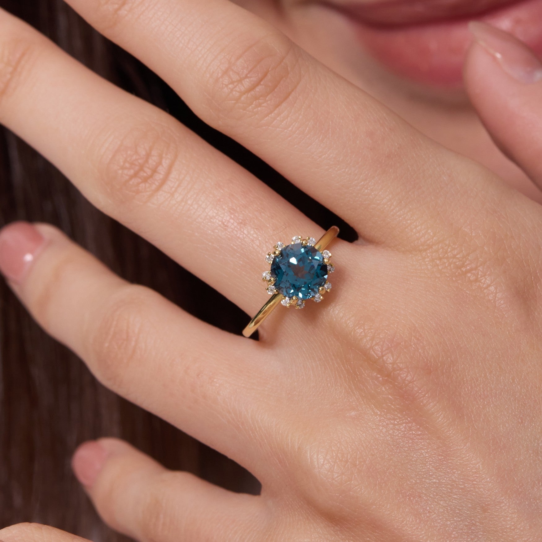 Tidal Lagoon Bold Bloom Halo Ring - Round Brilliant