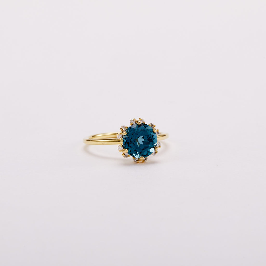 Tidal Lagoon Bold Bloom Halo Ring - Round Brilliant