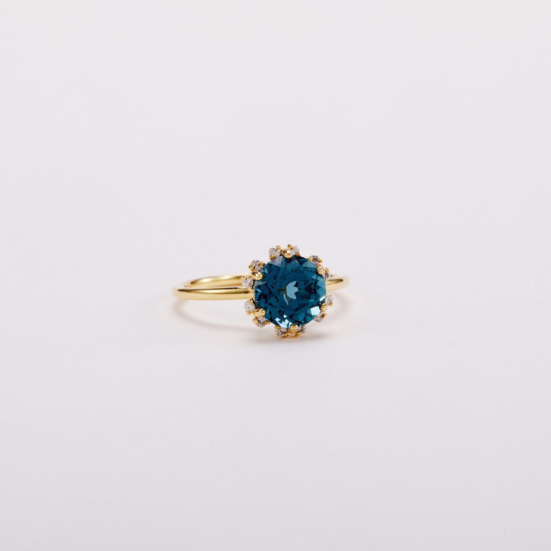 Tidal Lagoon Bold Bloom Halo Ring - Round Brilliant