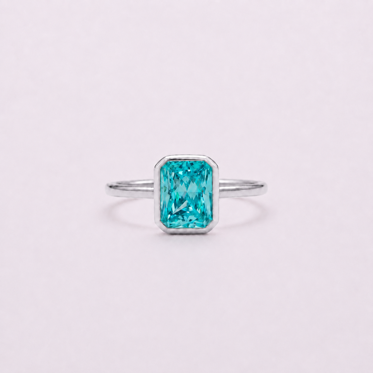 Paraiba Blue Bezel Ring - Radiant Cut Image principale du produit
