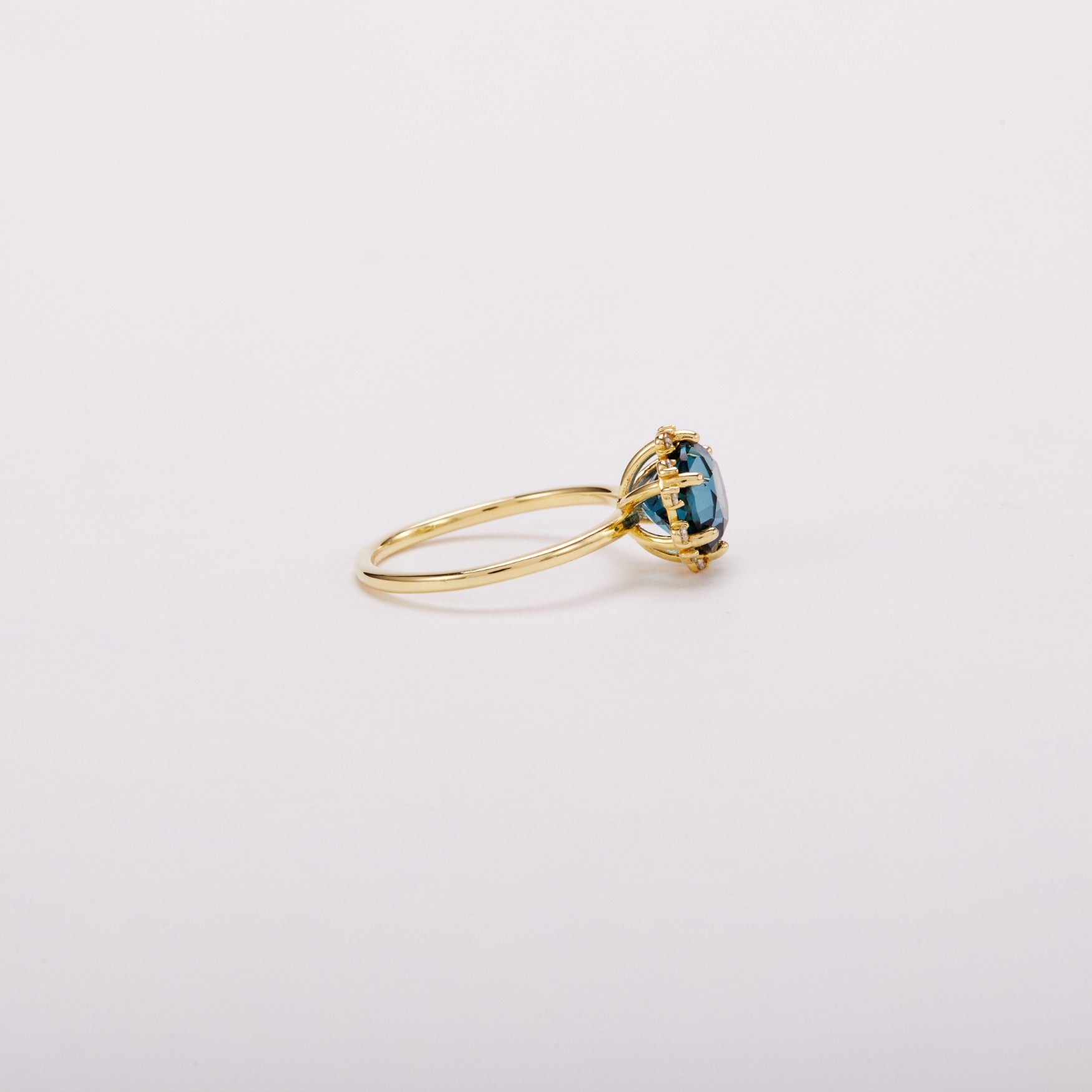 Tidal Lagoon Bold Bloom Halo Ring - Round Brilliant