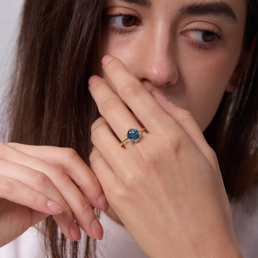 Tidal Lagoon Bold Bloom Halo Ring - Round Brilliant