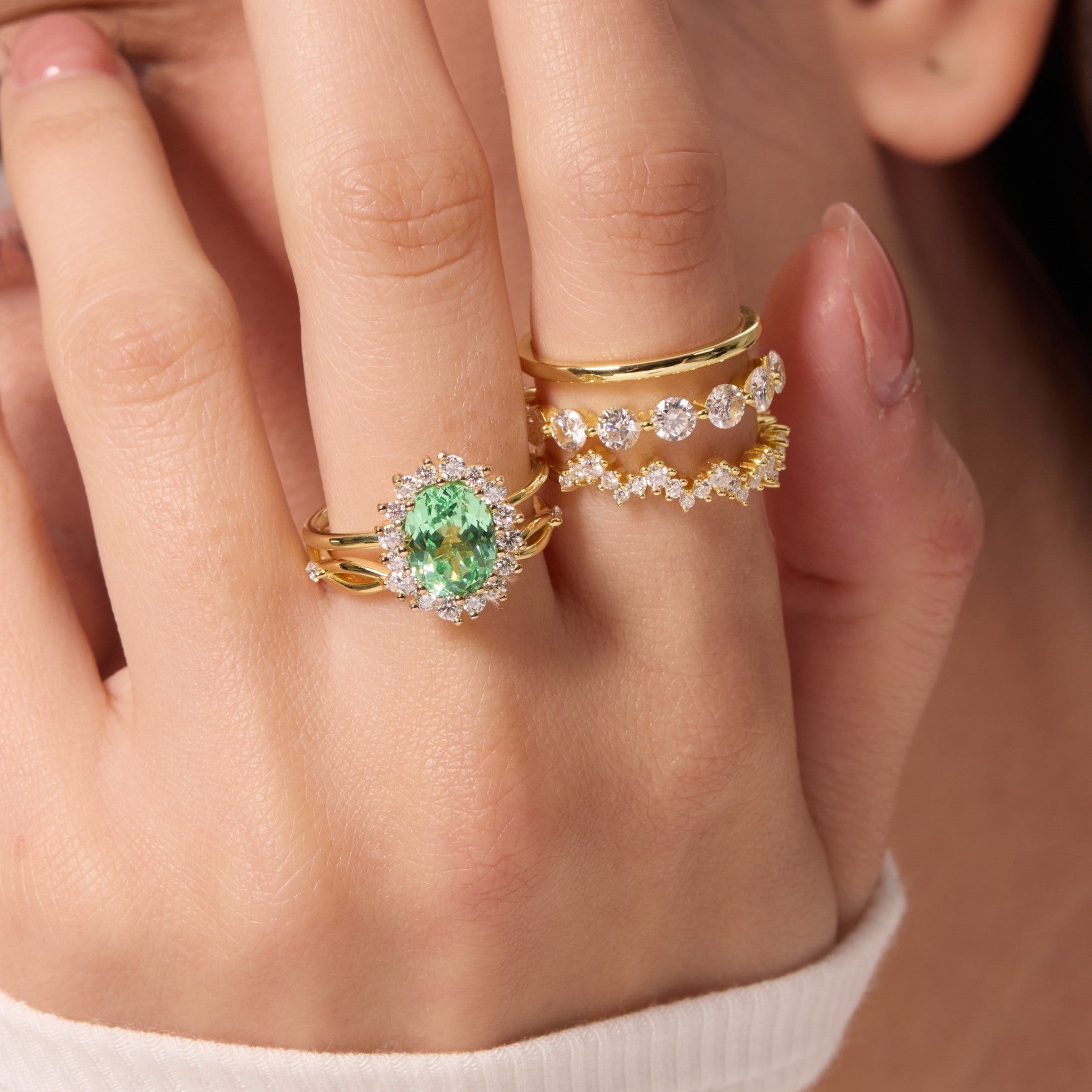 Vivid Mint Green Bud Halo Ring - Oval Brilliant